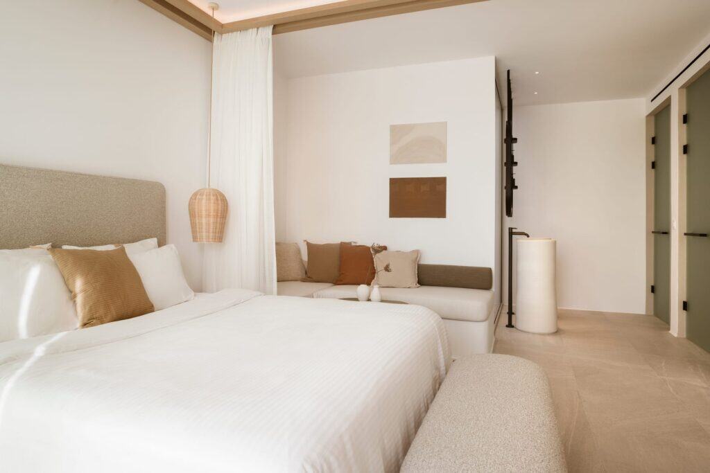 Elegant pool suite with side sea view, 35m², in Mr and Mrs White Hotels Cyclades. Perfect for a luxu.