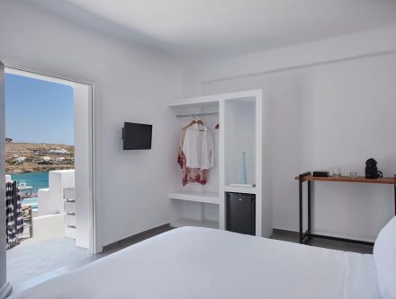 Bright classic double room with sea view, white decor, and balcony in Cyclades.