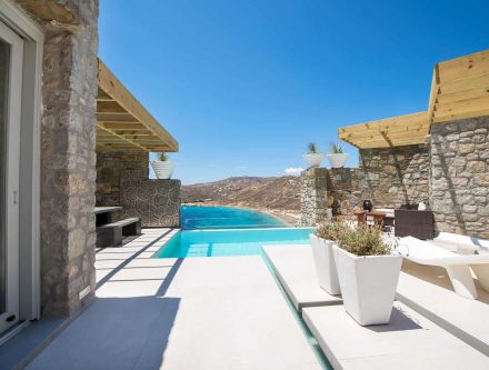 Luxury villa with private pool overlooking the Aegean Sea in Cyclades. Perfect for relaxing stays at.