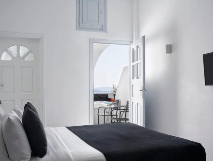 Superior Room with Jetted Tub and Side Sea View in Cyclades, Greece.