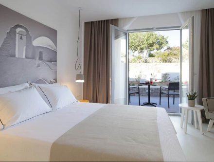 Double room with garden view and balcony at Mr and Mrs White Hotels Cyclades.