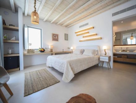 Superior Suite with Jetted Tub & Sea View - Mr and Mrs White Hotels Cyclades.